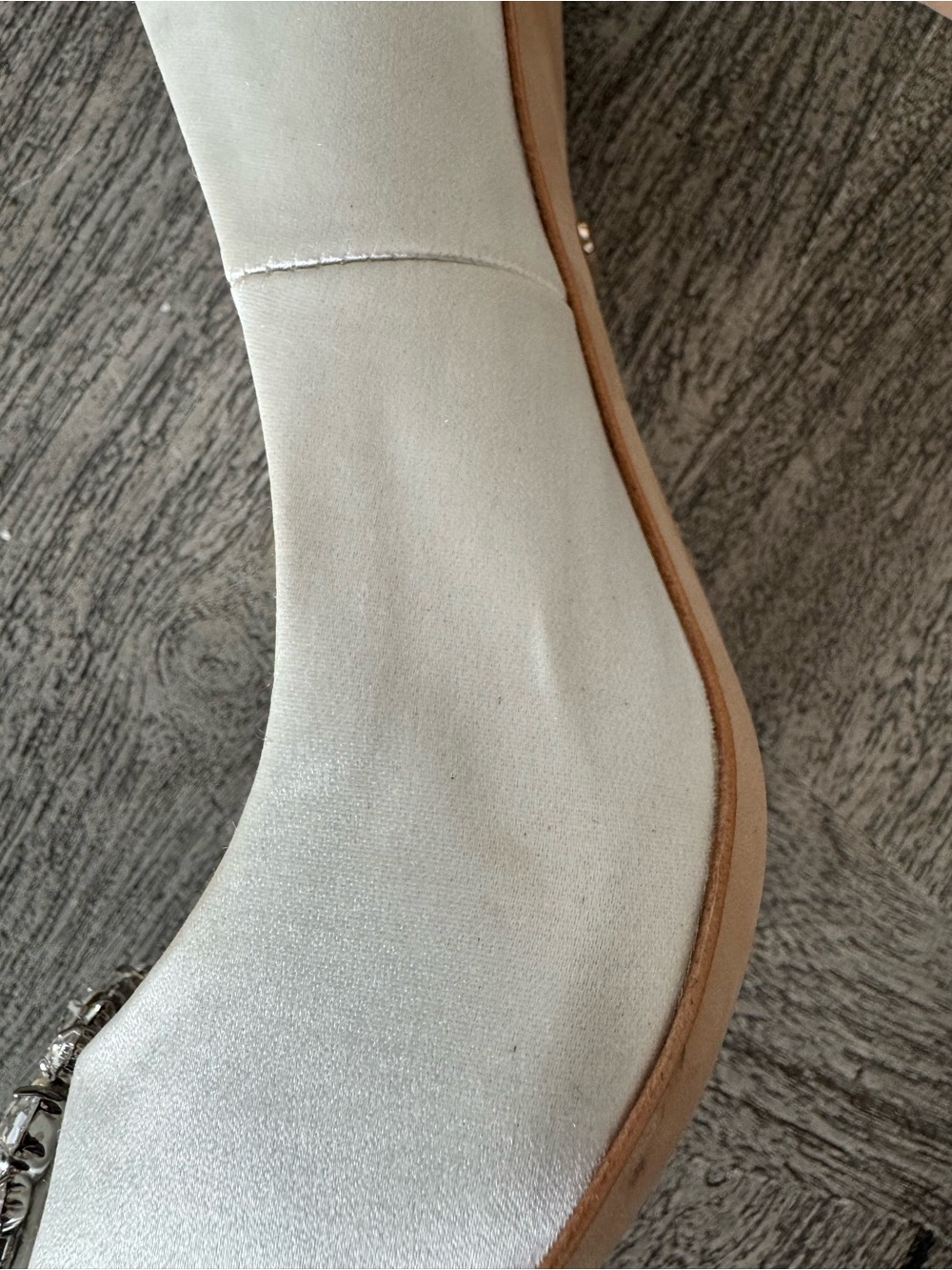 Badgley Mischka Ivory Satin Pointed Toe Heels with Crystal Buckle- no box - Picture 4 of 7
